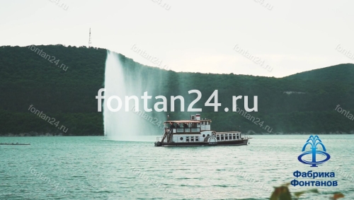 Плавающий фонтан в Абрау-Дюрсо